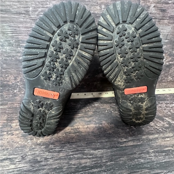 Khombu Black Ankle Boots with Gray Knit Cuff - Picture 8 of 11